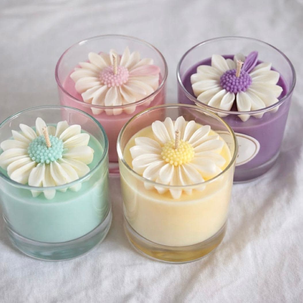 Daisy Bloom Candle